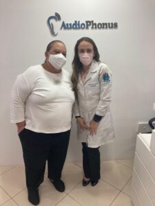 Dia do retorno mensal da Sra. Solange!O retorno mensal ocorre um mês após a compra dos aparelhos auditivos!No retorno mensal orientamos sobre as dúvidas que surgiram e ajustamos possíveis queixas!Ao final do teste percebeu melhora da sua qualidade de vida e optou por adquirir o modelo que melhor atendeu ás suas necessidades!