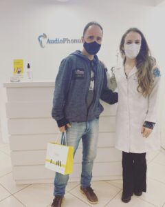O Sr Nilson nos procurou para solucionar suas queixas auditivas e melhorar sua qualidade de vida! Após avaliações e acompanhamento médico, não perdeu tempo e já veio para adquirir seus aparelhos auditivos e acumular cupons para a campanha do mês dos pais do @hipershoppingpetropolis!